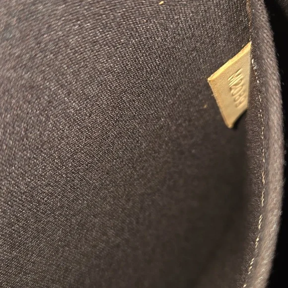 Louis Vuitton Alma GM Vernis Amarante Handbag - Picture 10 of 10